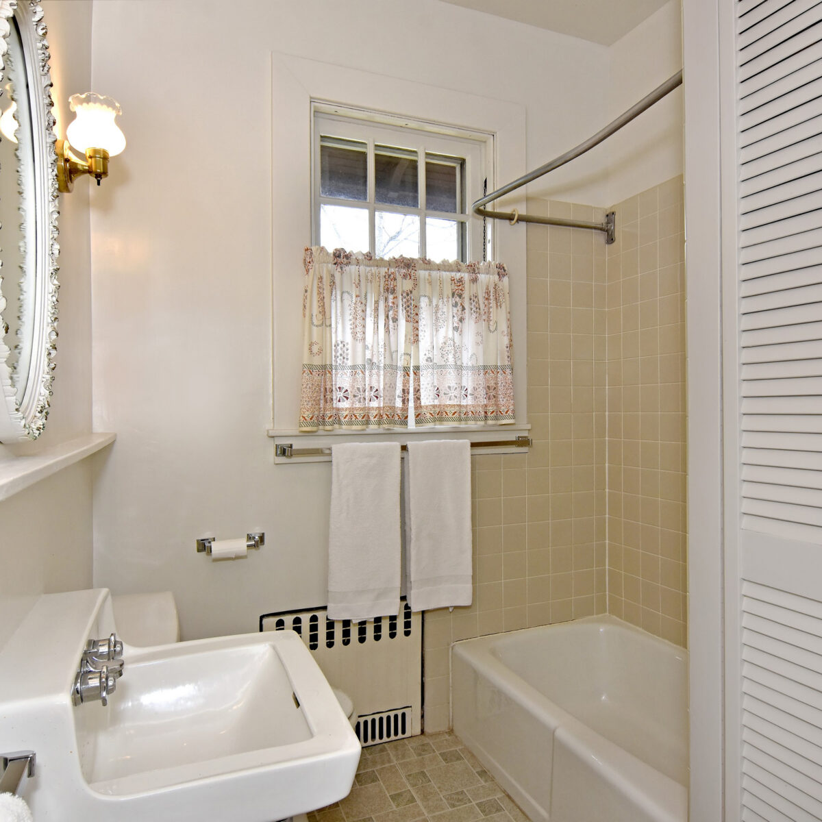 Pelham_Bathroom_Before